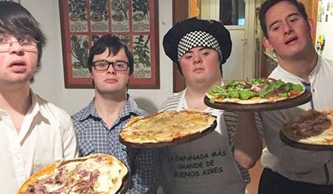 Jovens com Síndrome de Down abrem pizzaria